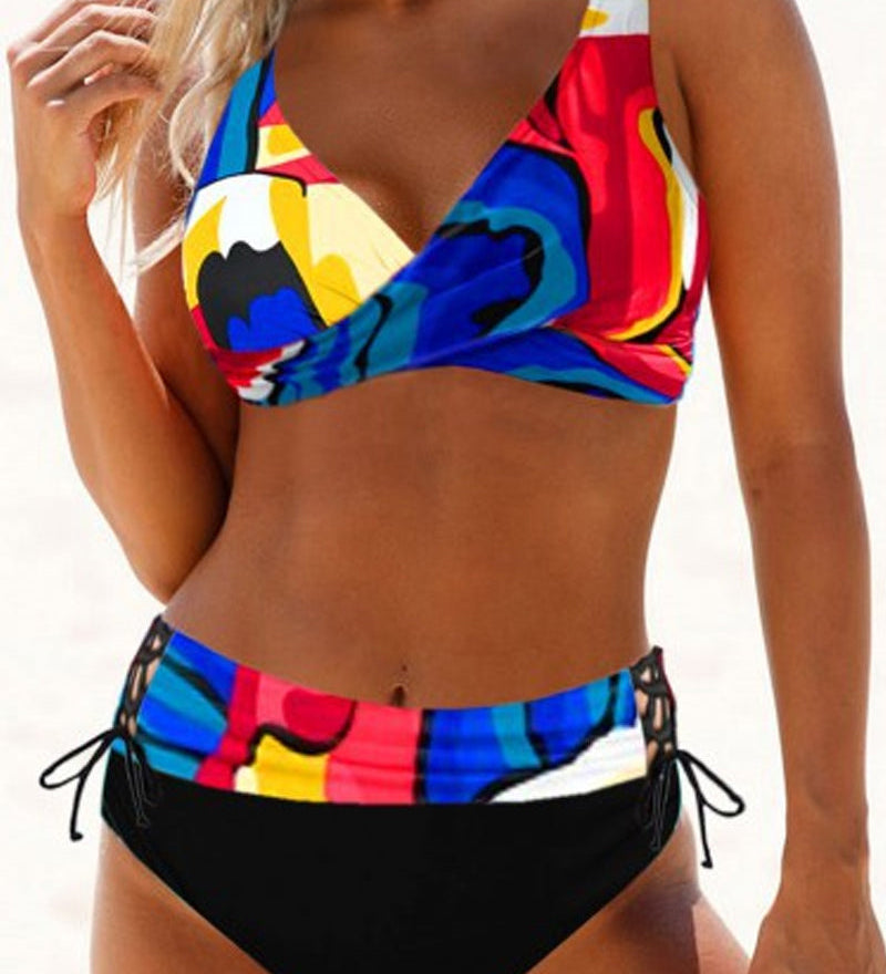 Eva - Bikini Coloré et Joyeux